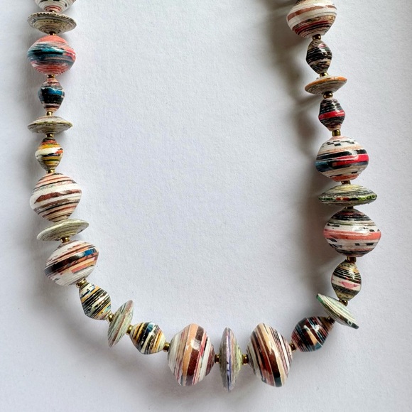 NWOT Handcrafted Handmade Rolled Colored Paper Beaded Necklace Women’s Jewelry - Picture 6 of 6